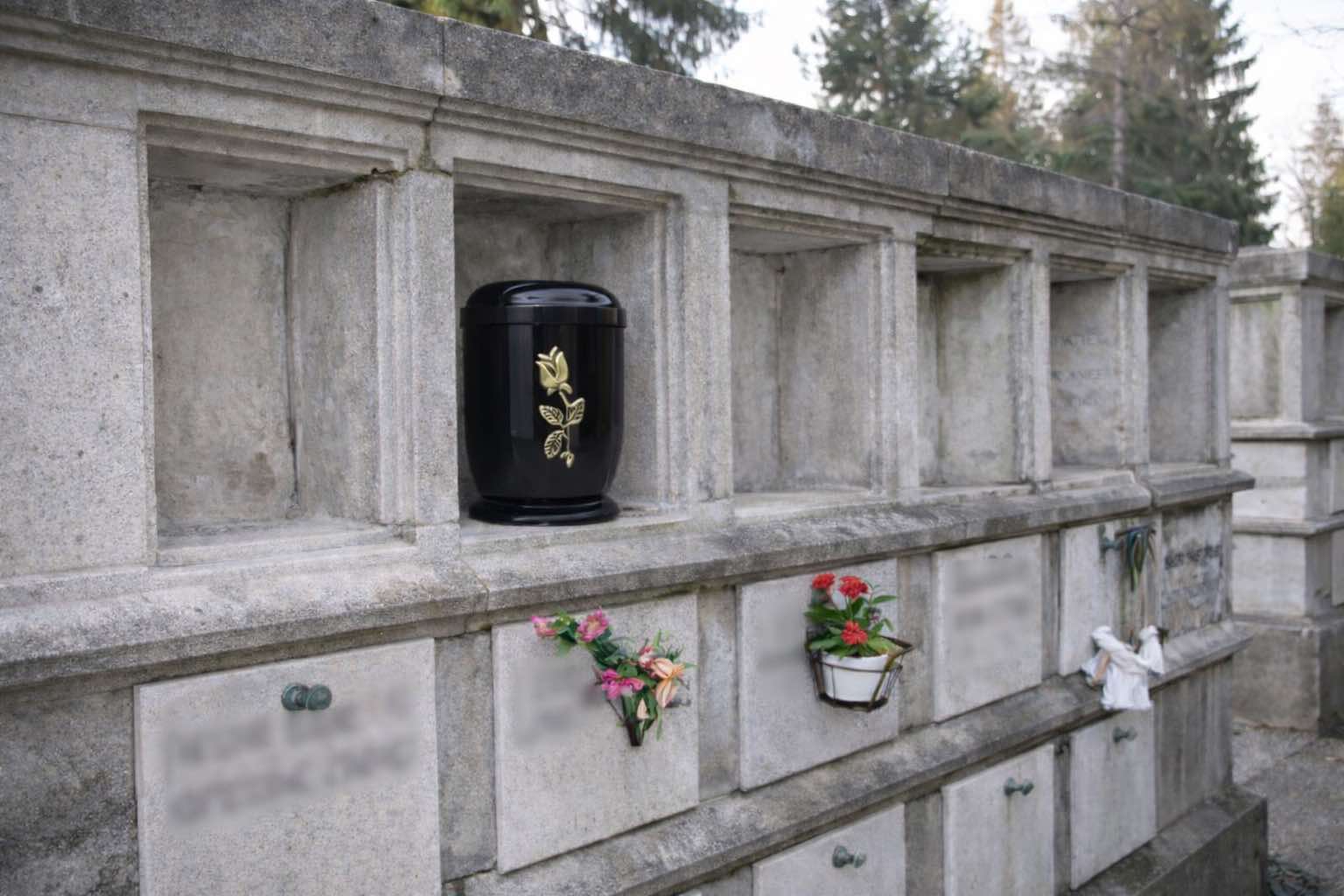 urnenstelen-stele-friedhof